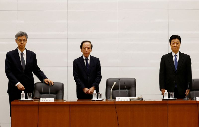 &copy; Reuters. FILE PHOTO: New Bank of Japan Governor Kazuo Ueda (C) and Deputy Governors Ryozo Himino (L) and Shinichi Uchida (R) attend a news conference at the bank headquarters in Tokyo, Japan, April 10, 2023. REUTERS/Kim Kyung-Hoon/Pool/File Photo