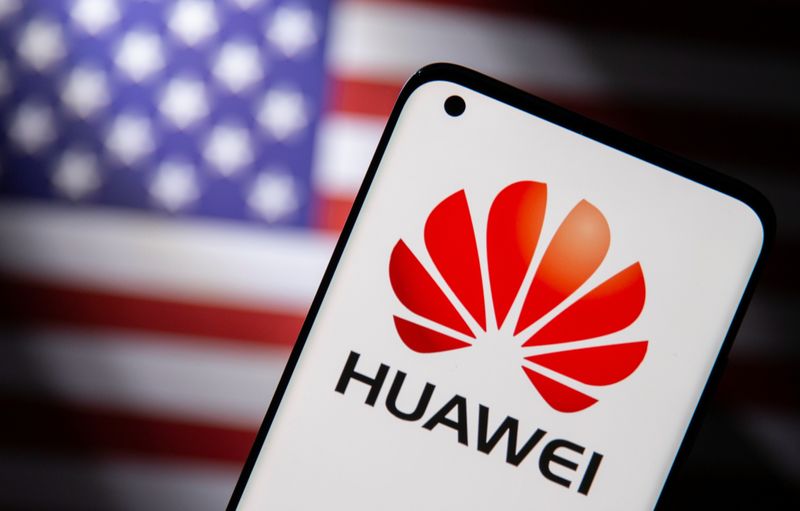 &copy; Reuters. Smartphone with a Huawei logo is seen in front of a U.S. flag in this illustration taken September 28, 2021. REUTERS/Dado Ruvic/Illustration/file photo