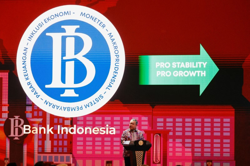 &copy; Reuters. 　インドネシア中央銀行は２０日、主要政策金利の７日物リバースレポ金利を予想通り６．００％に据え置くことを決定した。ルピアへの圧力がここ数日強まる中、通貨の安定維持を重視し