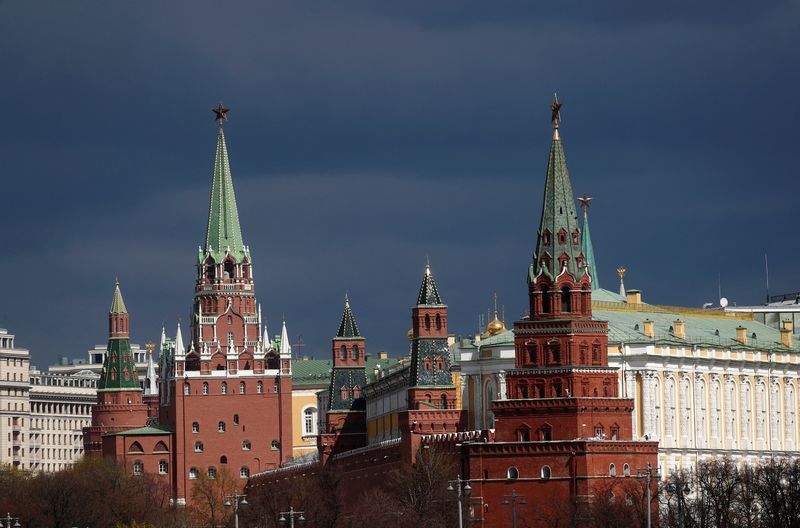 &copy; Reuters. FILE PHOTO: A view shows the Kremlin in Moscow, Russia April 20, 2020. REUTERS/Maxim Shemetov/File Photo