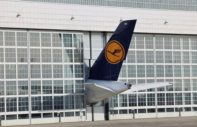 &copy; Reuters. The tale of a Lufthansa airliner looks out of a technical aviation service station of Lufthansa Technik at the Franz-Josef-Strauss airport near Munich, Germany, February 15, 2024.   REUTERS/Wolfgang Rattay/File Photo