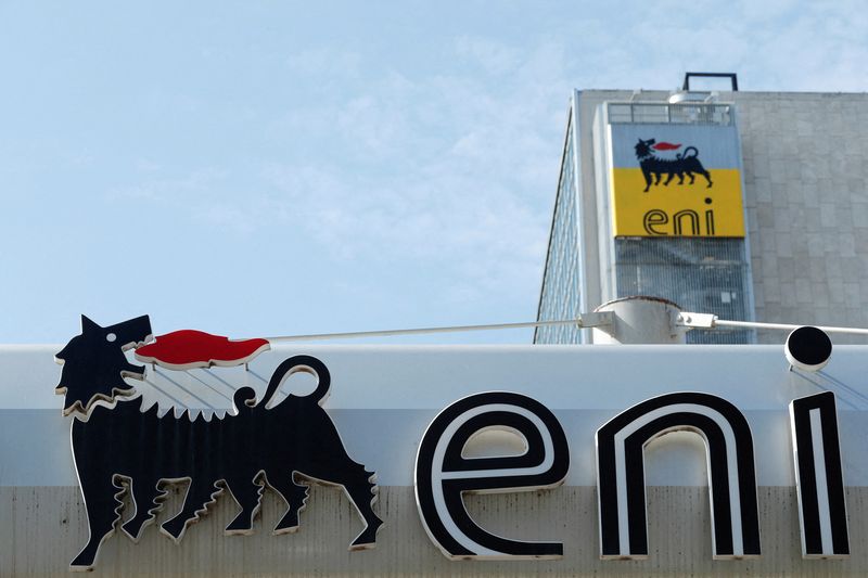 &copy; Reuters. FILE PHOTO: The logo of Italian energy company Eni is seen at a gas station in Rome, Italy September 30, 2018.  REUTERS/Alessandro Bianchi/File Photo