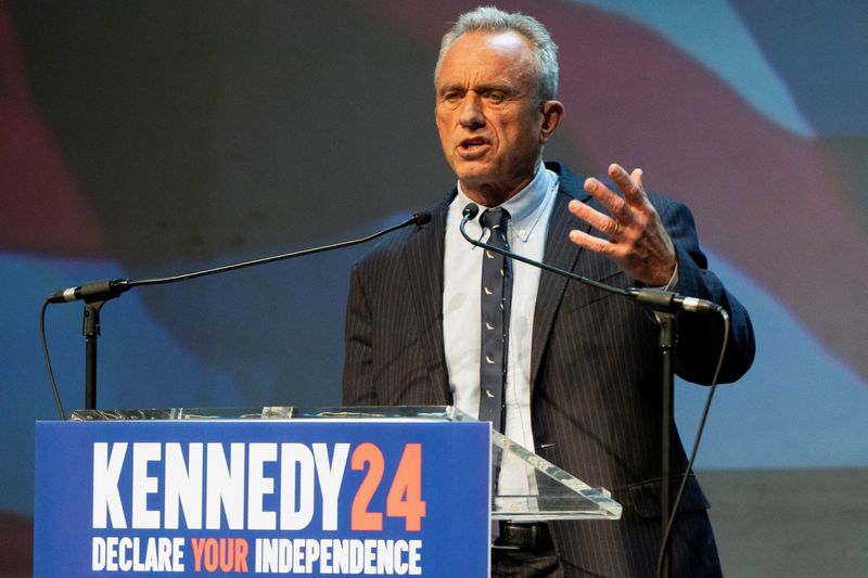 &copy; Reuters. FILE PHOTO: Independent presidential candidate Robert F. Kennedy Jr. speaks during a campaign rally at the Fox Theatre in Tucson, Arizona, U.S. February 5, 2024. REUTERS/Rebecca Noble/File Photo