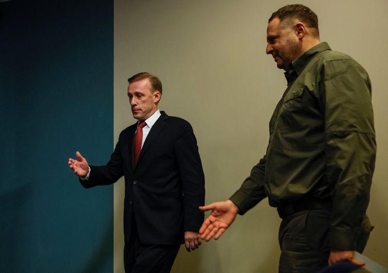 &copy; Reuters. U.S. White House National Security Advisor Jake Sullivan and Head of Ukraine's Presidential Office Andriy Yermak arrive to a news briefing, amid Russia's attack on Ukraine, in Kyiv, Ukraine March 20, 2024. REUTERS/Gleb Garanich