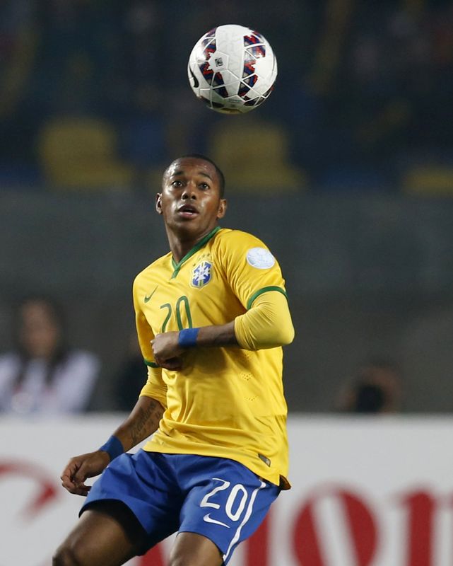 &copy; Reuters. Ex-atacante Robinho durante partida da seleção brasileira
27/06/2015
REUTERS/Andres Stapff