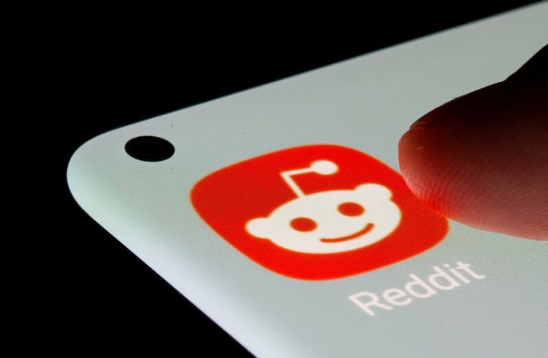 &copy; Reuters. Photo d'archives du logo de l'application Reddit affiché sur un smartphone. /Photo d'illustration prise le 13 juillet 2021/REUTERS/Dado Ruvic