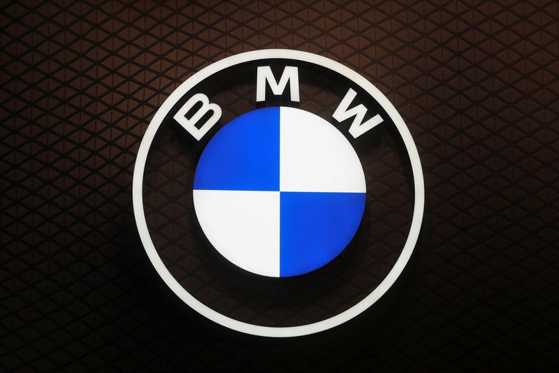 &copy; Reuters. Le logo BMW. /Photo prise le 8 septembre 2021/REUTERS/Wolfgang Rattay