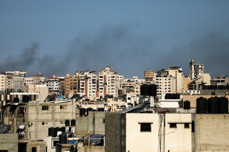 &copy; Reuters. Ataque de Israel à região do hospital Al Shifa em Gaza
 21/3/2024    REUTERS/Dawoud Abu Alkas