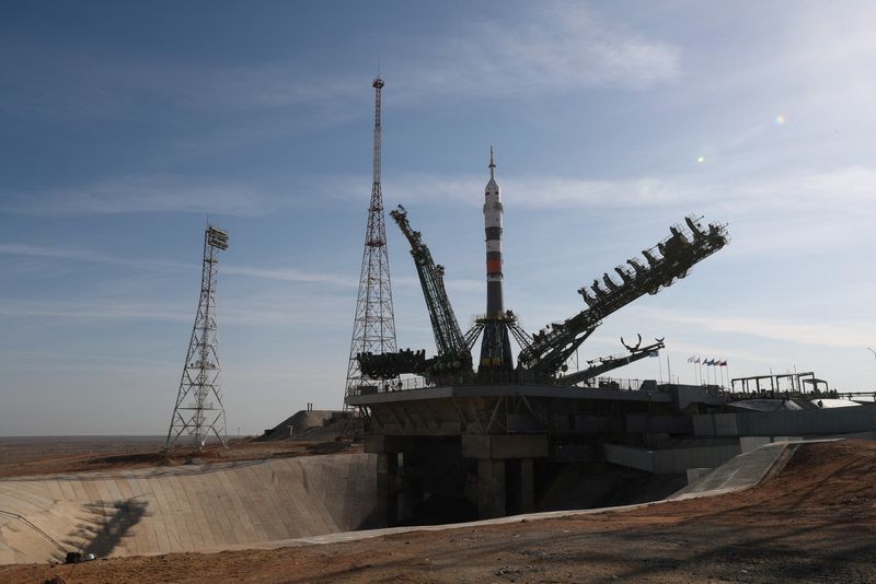 &copy; Reuters. The Soyuz MS-25 spacecraft is lifted on the launch pad ahead of its upcoming launch with the next International Space Station (ISS) crew, at the Baikonur Cosmodrome, Kazakhstan, March 18, 2024. REUTERS/Pavel Mikheyev