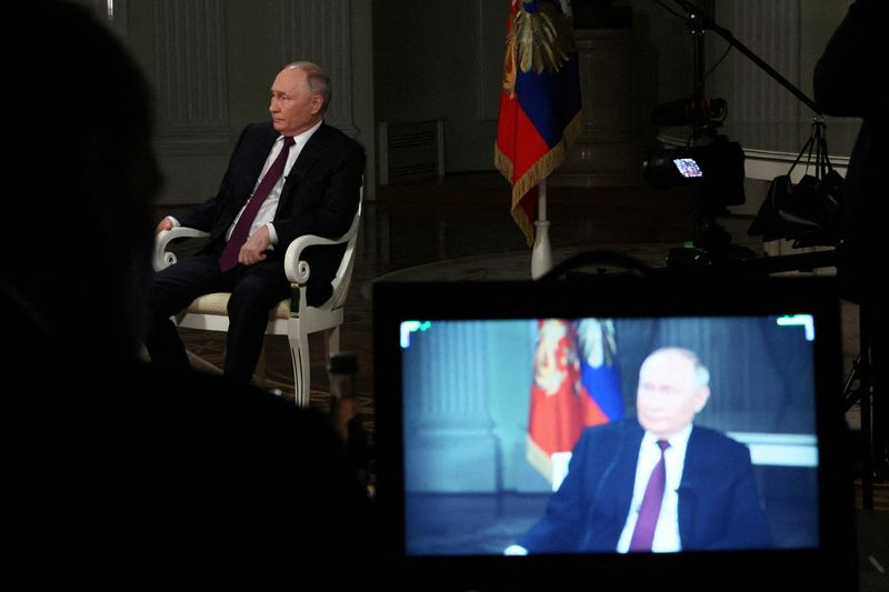 &copy; Reuters. FILE PHOTO: Russian President Vladimir Putin listens during an interview with U.S. television host Tucker Carlson in Moscow, Russia February 6, 2024. Sputnik/Gavriil Grigorov/Kremlin via REUTERS 