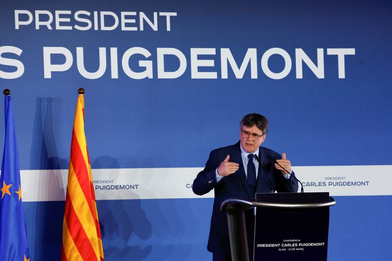 &copy; Reuters. El líder separatista catalán Carles Puigdemont anuncia su candidatura con el partido Junts Per Catalunya (Juntos por Cataluña) para las elecciones del 12 de mayo en Cataluña, en Elne, Francia. 21 de marzo de 2024. REUTERS/Albert Gea