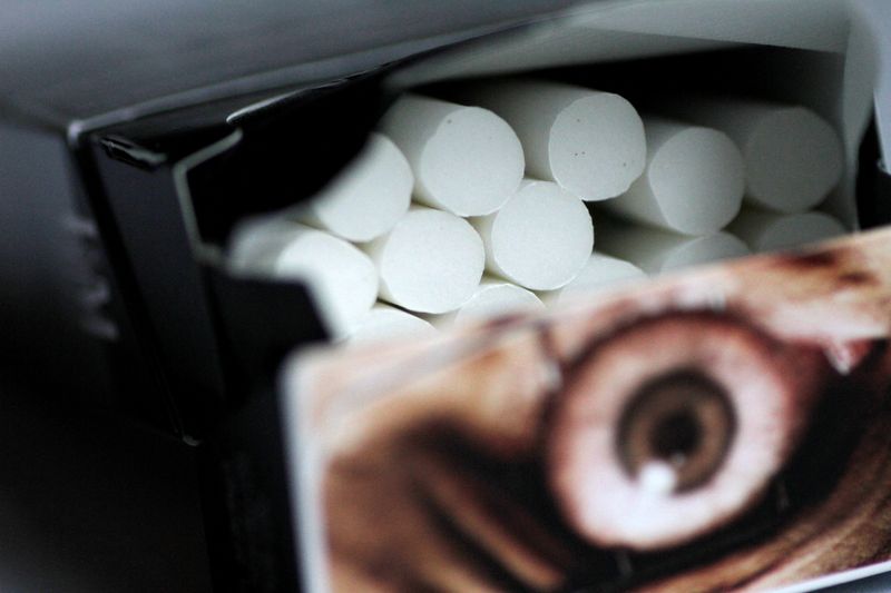 &copy; Reuters. FILE PHOTO: Cigarettes and a health warning label are seen in this May 24, 2017 illustration photo.  REUTERS/Thomas White/Illustration/File Photo