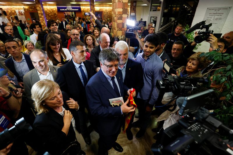 &copy; Reuters. O líder separatista catalão Carles Puigdemont em coletiva de imprensa em Elne
21/02/2024
REUTERS/Albert Gea