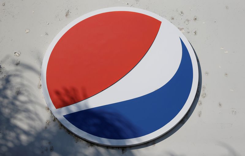 &copy; Reuters. FILE PHOTO: The Pepsi logo is pictured in Irwindale, California, U.S., July 11, 2017.  REUTERS/Mario Anzuoni/FILE PHOTO