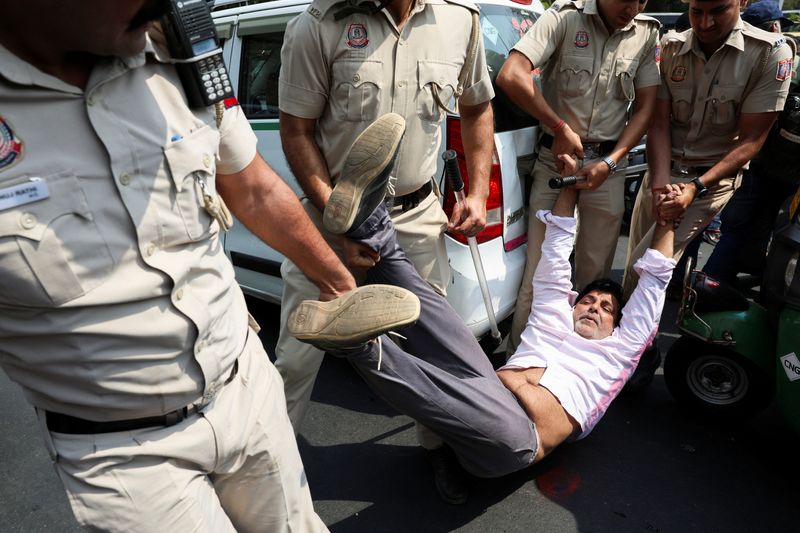 &copy; Reuters. Police detain a supporter of the Aam Aadmi Party (AAP) during a protest after the party's main leader and Delhi Chief Minister Arvind Kejriwal was arrested by the the Enforcement Directorate (ED), India's financial crime agency, in New Delhi, India March 