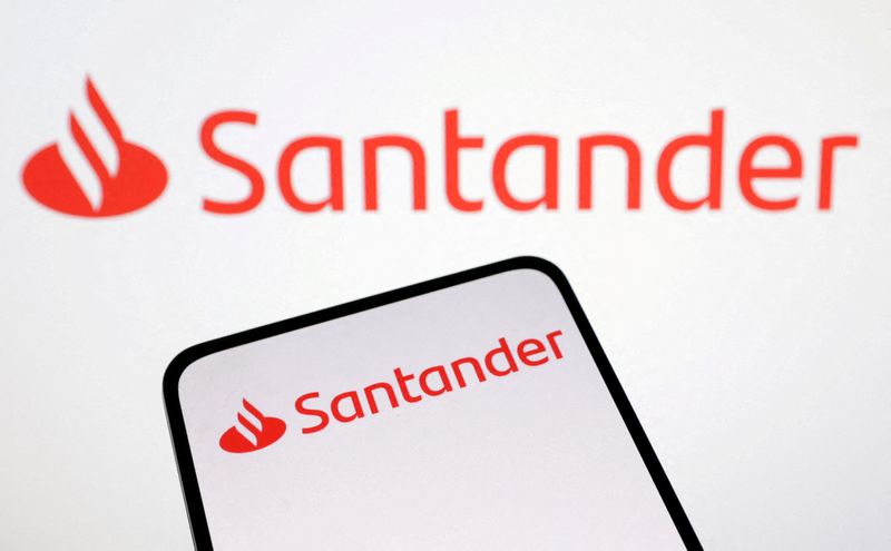 &copy; Reuters. Logo de la banque Santander. /Photo d'illustration prise le 12 mars 2023/REUTERS/Dado Ruvic