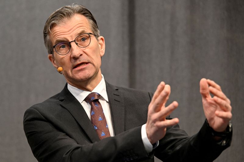 © Reuters. FILE PHOTO: Riksbank Governor Erik Thedeen holds a press conference on the monetary policy decision in Stockholm, Sweden February 1, 2024. Policy rate unchanged at 4 per cent. TT News Agency/Fredrik Sandberg via REUTERS/File Photo