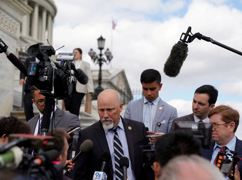 © Reuters. FILE PHOTO: U.S. Rep. Chip Roy (R-TX) speaks to reporters after a second round of voting failed to elect a new Speaker of the House at the U.S. Capitol in Washington, U.S., October 18, 2023. REUTERS/Elizabeth Frantz/File Photo