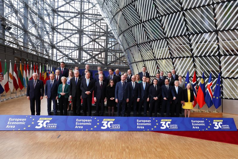 &copy; Reuters. European Union leaders pose for a family photo together with their counterparts of the European Economic Area, Iceland, Norway and Liechtenstein, to mark the 30th anniversary of their relationship in Brussels, Belgium March 22, 2024. REUTERS/Yves Herman