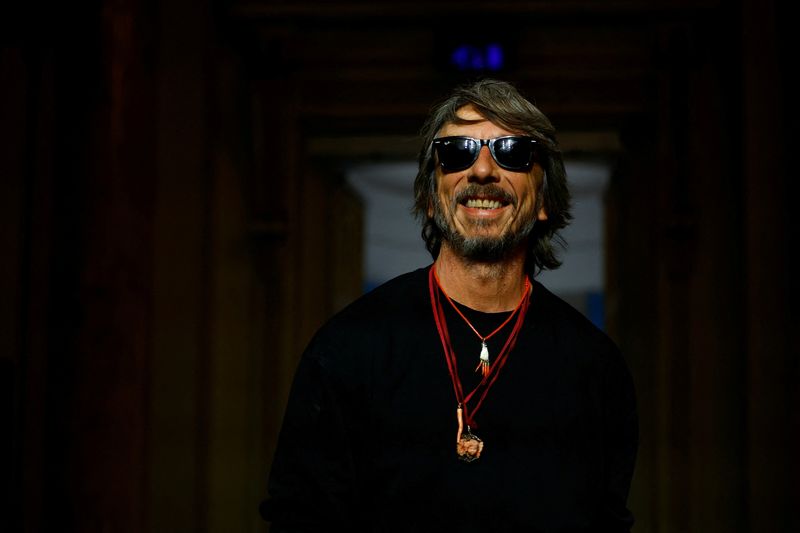 &copy; Reuters. FILE PHOTO: Designer Pierpaolo Piccioli appears at the end of his Menswear ready-to-wear Fall/Winter 2024-2025  collection show for fashion house Valentino during Men's Fashion Week in Paris, France, January 20, 2024. REUTERS/Sarah Meyssonnier/File Photo