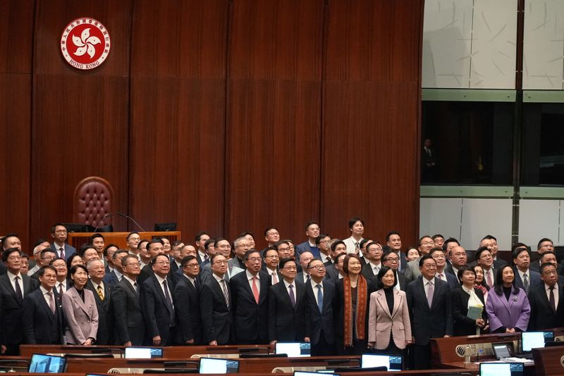 &copy; Reuters. Hong Kong Chief Executive John Lee, government officials and lawmakers pose for a group photo, after the Safeguarding National Security Bill, also referred to as Basic Law Article 23, was passed at the Hong Kong’s Legislative Council, in Hong Kong, Chin