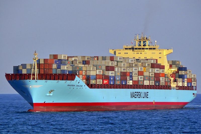 &copy; Reuters. سفينة تابعة لشركة ميرسك للشحن البحري تدخل ميناء بلنسية في إسبانيا. صورة من أرشيف رويترز.