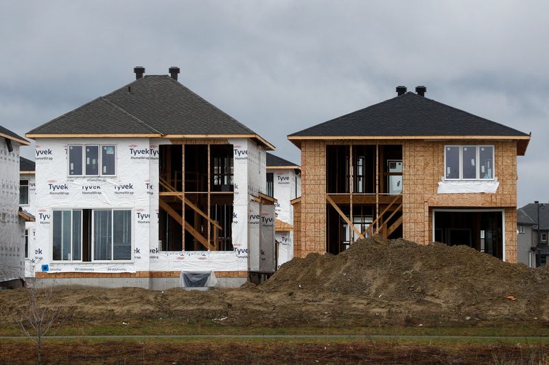 &copy; Reuters. Houses are seen under construction in a neighbourhood of Ottawa, Ontario, Canada April 17, 2023.  REUTERS/Lars Hagberg