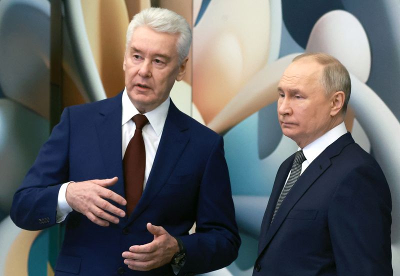 &copy; Reuters. Prefeito de Moscou, Sergei Sobyanin, e presidente russo, Vladimir Putin
14/02/2024
Sputnik/Alexander Kazakov/Pool via REUTERS
