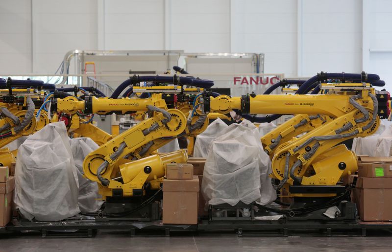 © Reuters. FILE PHOTO: An inventory of manufacturing robots waiting to be shipped to customers are seen in a FANUC American facility in Auburn Hills, Michigan, U.S.  August 11, 2021. REUTERS/Rebecca Cook/File Photo