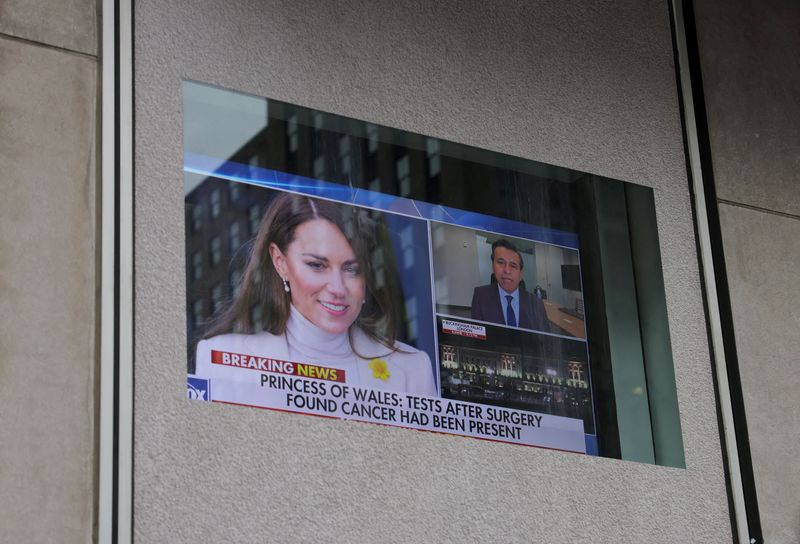 &copy; Reuters. A screen shows the news on the health of Britain's Catherine, Princess of Wales, after she said she was undergoing preventive chemotherapy, since tests following her major abdominal surgery in January revealed that cancer had been present, outside the Fox