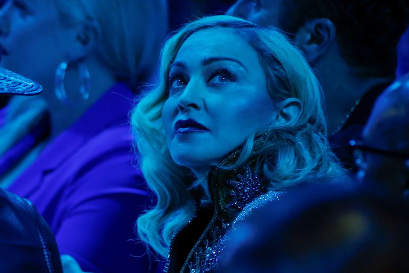 &copy; Reuters. FOTO DE ARCHIVO. La cantante Madonna asiste a la ceremonia de entregas de premios GLAAD en Nueva York. REUTERS/Eduardo Munoz