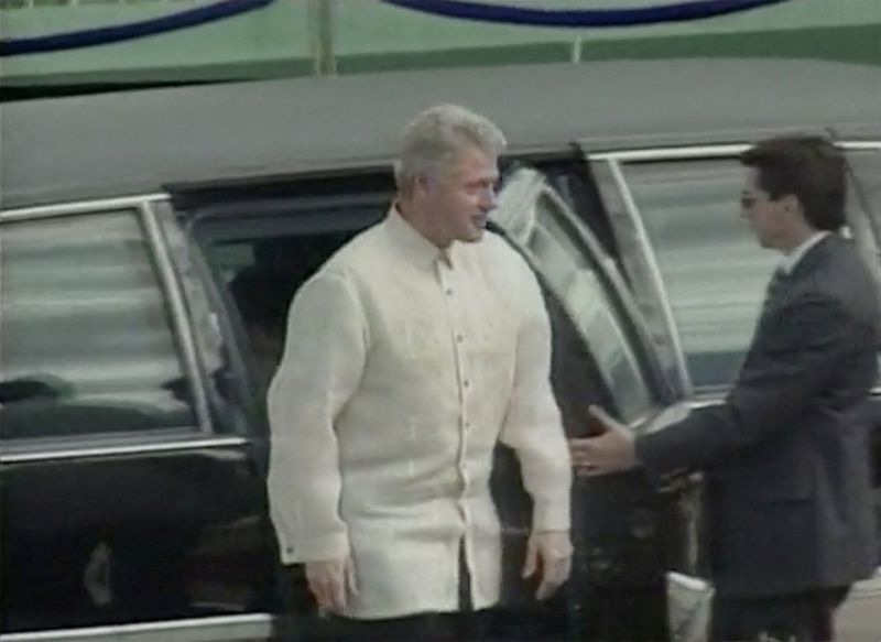 &copy; Reuters. U.S. President Bill Clinton attends the APEC Summit in Manila, Philippines, November 24, 1996 in this screengrab obtained from video. Reuters TV via REUTERS