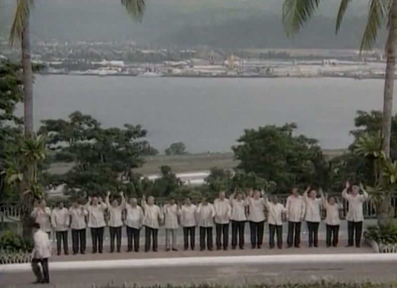 © Reuters. U.S. President Bill Clinton (standing far right) attends the APEC Summit in Manila, Philippines, November 24, 1996 in this screengrab obtained from video. Reuters TV via REUTERS