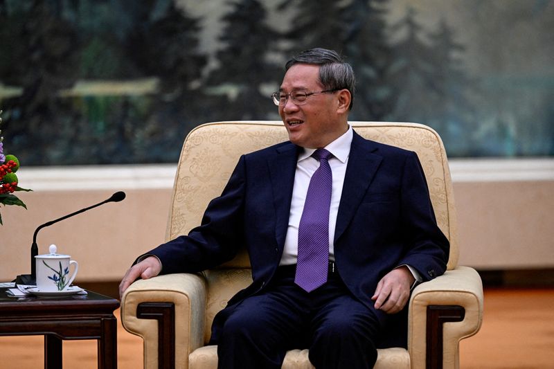 &copy; Reuters. FILE PHOTO: Chinese Premier Li Qiang and French Foreign Minister Catherine Colonna (not pictured) attend a meeting at the Great Hall of the People in Beijing, China on November 24, 2023.  Jade Gao/Pool via REUTERS/File Photo