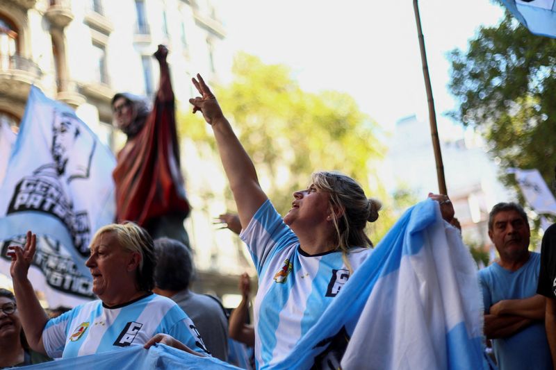 &copy; Reuters. A woman gestures during a demonstration to mark the 48th anniversary of the 1976 military coup, in Buenos Aires, Argentina March 24, 2024. REUTERS/Matias Baglietto