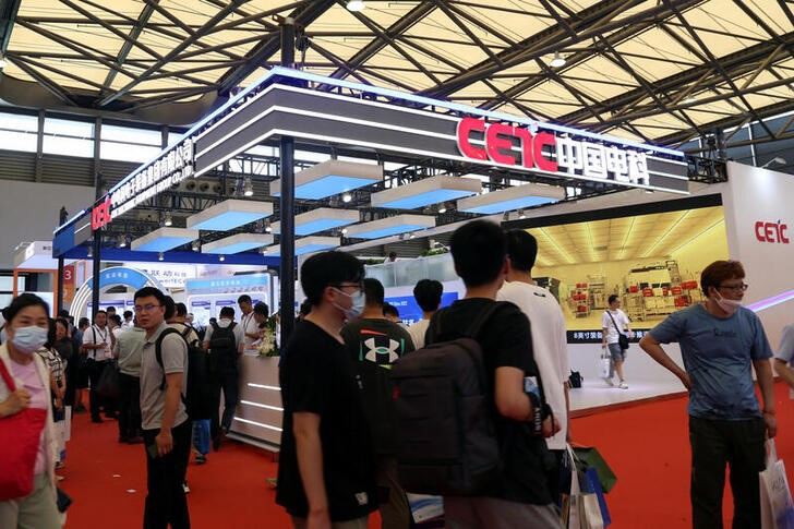 &copy; Reuters. 中国・上海で２０─２２日に開かれた半導体業界の主要見本市「セミコン・チャイナ」で中国の半導体材料や装置各社は、半導体メーカーに国内調達を強く訴えた。写真は、２０２３年６月