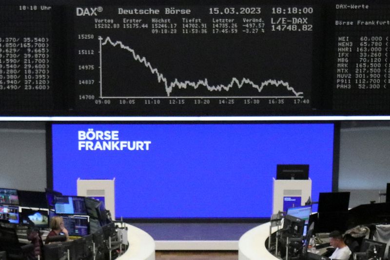 &copy; Reuters. Photo de du graphique DAX de l’indice boursier allemand visible à la Bourse de Francfort. /Photo prise le 15 mars 2023 à Francfort, Allemagne/REUTERS/Staff