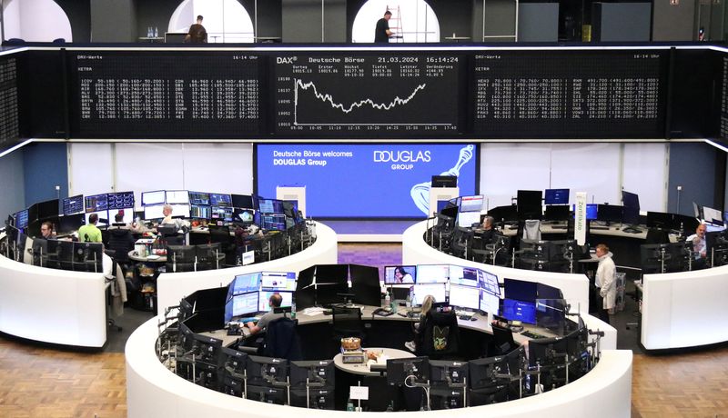 &copy; Reuters. شاشة تعرض بيانات مؤشر داكس في بورصة فرانكفورت الألمانية يوم 21 مارس آذار 2024. تصوير: رويترز.