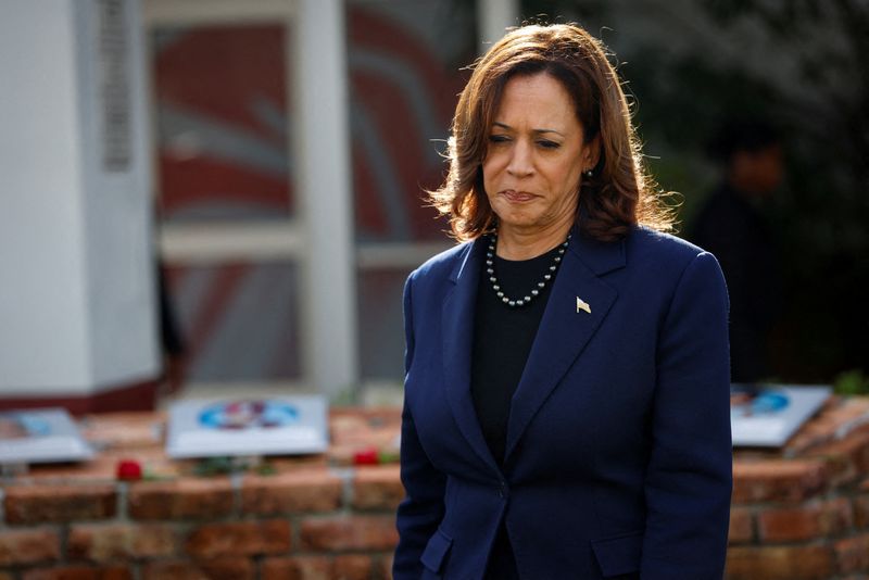 &copy; Reuters. FILE PHOTO: U.S. Vice President Kamala Harris pays her respects to the victims of the 2018 school shooting at Marjory Stoneman Douglas High School at the memorial on the campus after meeting with their families in Parkland, Florida, U.S. March 23, 2024.  