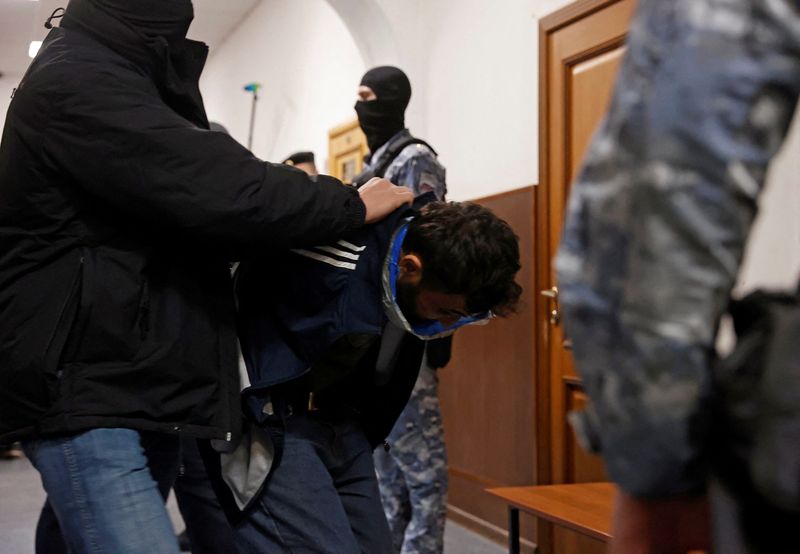 &copy; Reuters. Dalerdzhon Mirzoyev, a suspect in the shooting attack at the Crocus City Hall concert venue, is escorted before a court hearing in the Basmanny district court in Moscow, Russia March 24, 2024. REUTERS/Yulia Morozova