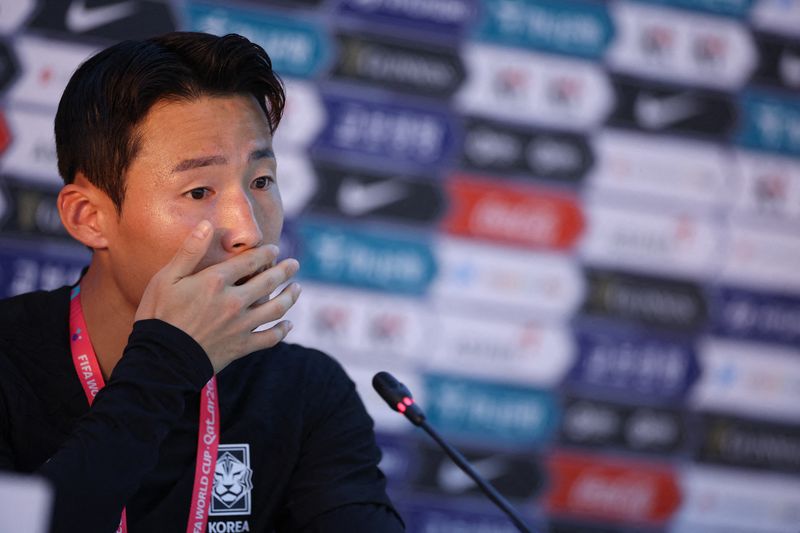 &copy; Reuters. لاعب كرة القدم الكوري الجنوبي سون جون-هو خلال مؤتمر صحفي في صورة من أرشيف رويترز.