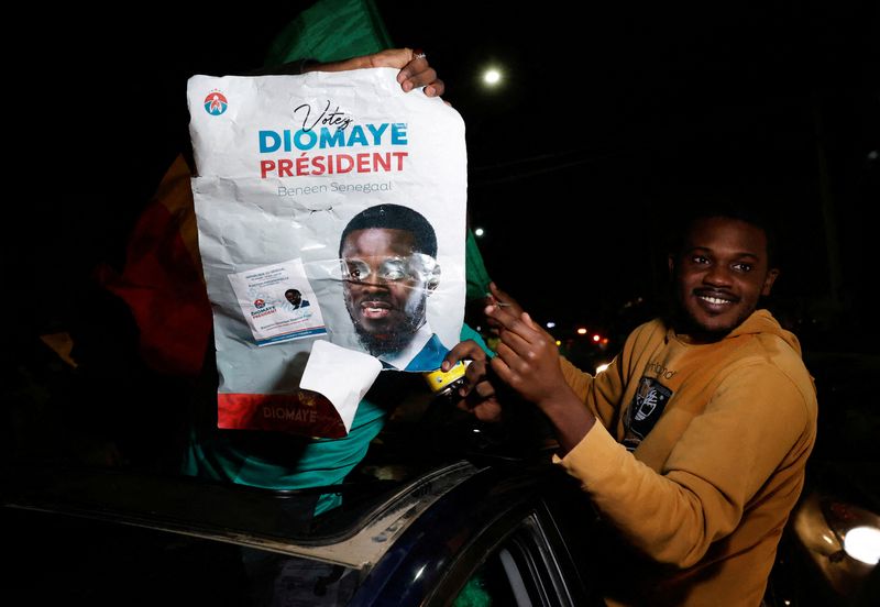 &copy; Reuters. Supporters of Senegalese presidential candidate Bassirou Diomaye Faye celebrate early results showing that Faye is leading initial presidential election tallies, in Dakar, Senegal, March 24, 2024. REUTERS/Luc Gnago