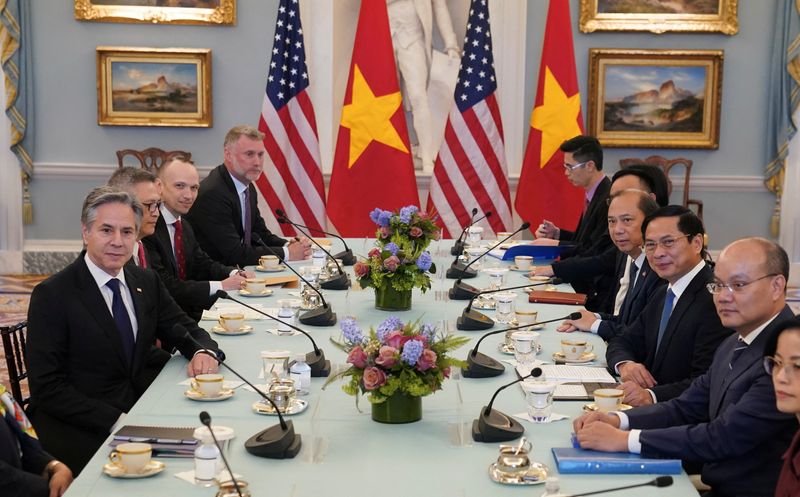 &copy; Reuters.     ３月２５日、ブリンケン米国務長官はベトナムのソン外相とワシントンで会談し、半導体とサプライチェーン（供給網）多様化での協力拡大について協議した（２０２４年　ロイター/Kevi