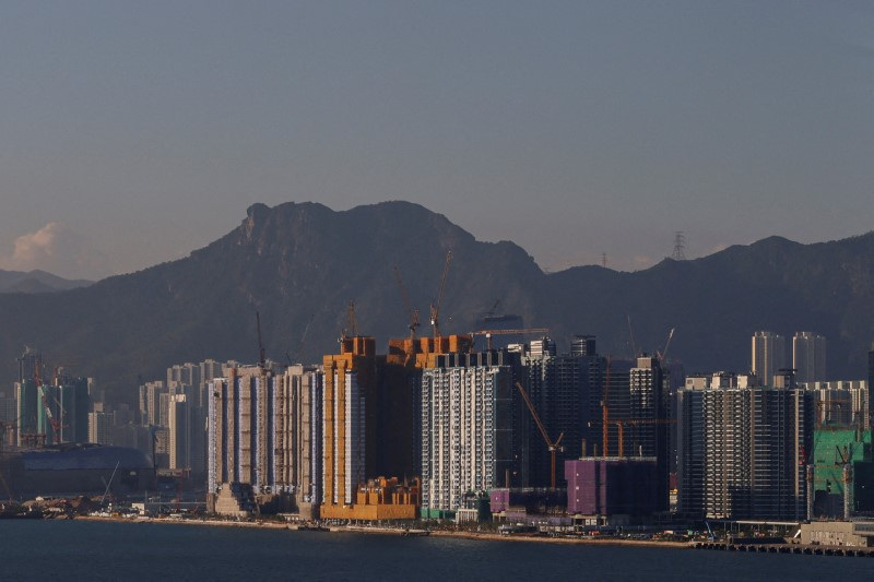 &copy; Reuters.     香港政府が２６日発表した２月の民間住宅価格指数は１０カ月連続で低下し、２０１６年９月以来の低水準となった。資料写真、２０２３年１０月撮影（２０２４年　ロイター／Tyrone Siu