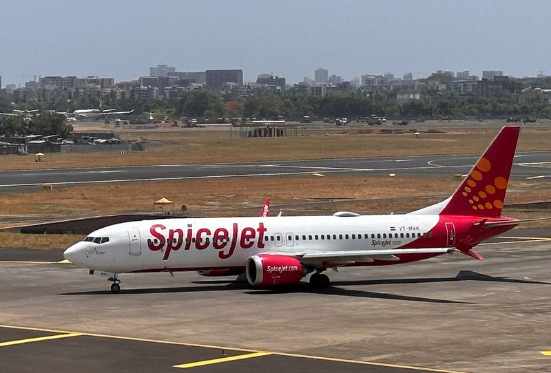 &copy; Reuters. A SpiceJet passenger aircraft taxis on the tarmac at Chhatrapati Shivaji International Airport in Mumbai, India, May 29, 2023. REUTERS/Francis Mascarenhas/File Photo