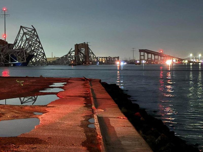 © Reuters. Il ponte Francis Scott Key Bridge, crollato durante la notte, a Baltimora, Maryland, Stati Uniti. Harford County MD Fire & EMS/Handout via REUTERS