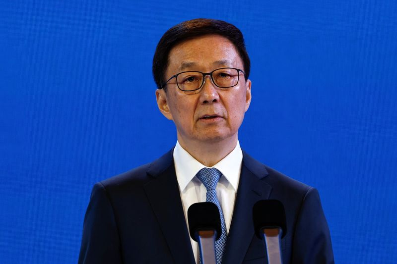 &copy; Reuters. 中国の韓正副主席は北京で開催された投資フォーラム、「第１回インベスト・チャイナ・サミット」で、「新たな質の生産力」の発展を加速し、世界経済の安定と安全を強化すると述べた。