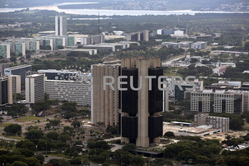 &copy; Reuters. An aerial view shows the headquarters of the Central Bank of Brazil (C) in Brasilia January 20, 2014. Brasilia is one of the Host Cities for the 2014 World Cup in Brazil.  REUTERS/Ueslei Marcelino (BRAZIL - Tags: SPORT SOCCER WORLD CUP BUSINESS POLITICS)