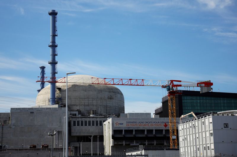 © Reuters. Vue du chantier de construction du réacteur nucléaire européen à eau pressurisée (EPR) de troisième génération à Flamanville, en France. /Photo d'archive/REUTERS/Sarah Meyssonnier