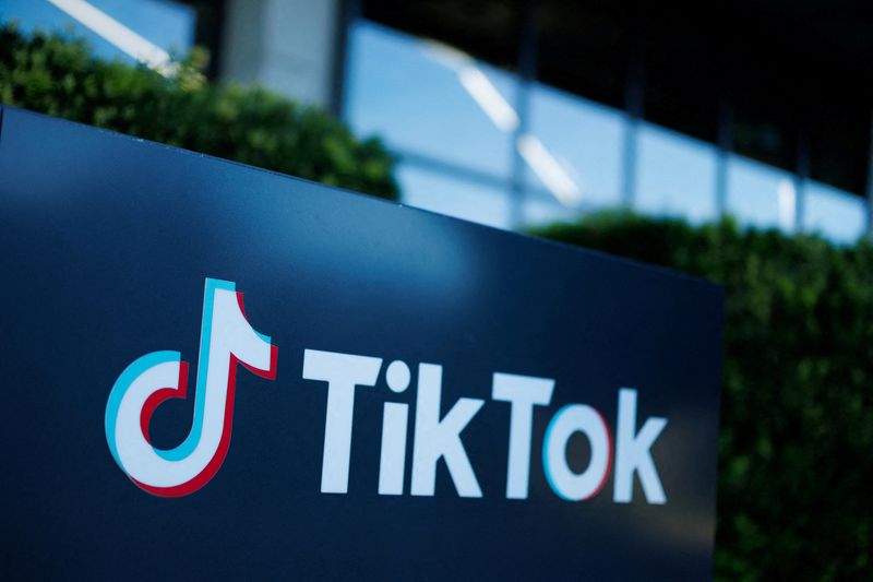 © Reuters. FILE PHOTO: A view shows the office of TikTok after the U.S. House of Representatives overwhelmingly passed a bill that would give TikTok's Chinese owner ByteDance about six months to divest the U.S. assets of the short-video app or face a ban, in Culver City, California, March 13, 2024.  REUTERS/Mike Blake/File Photo